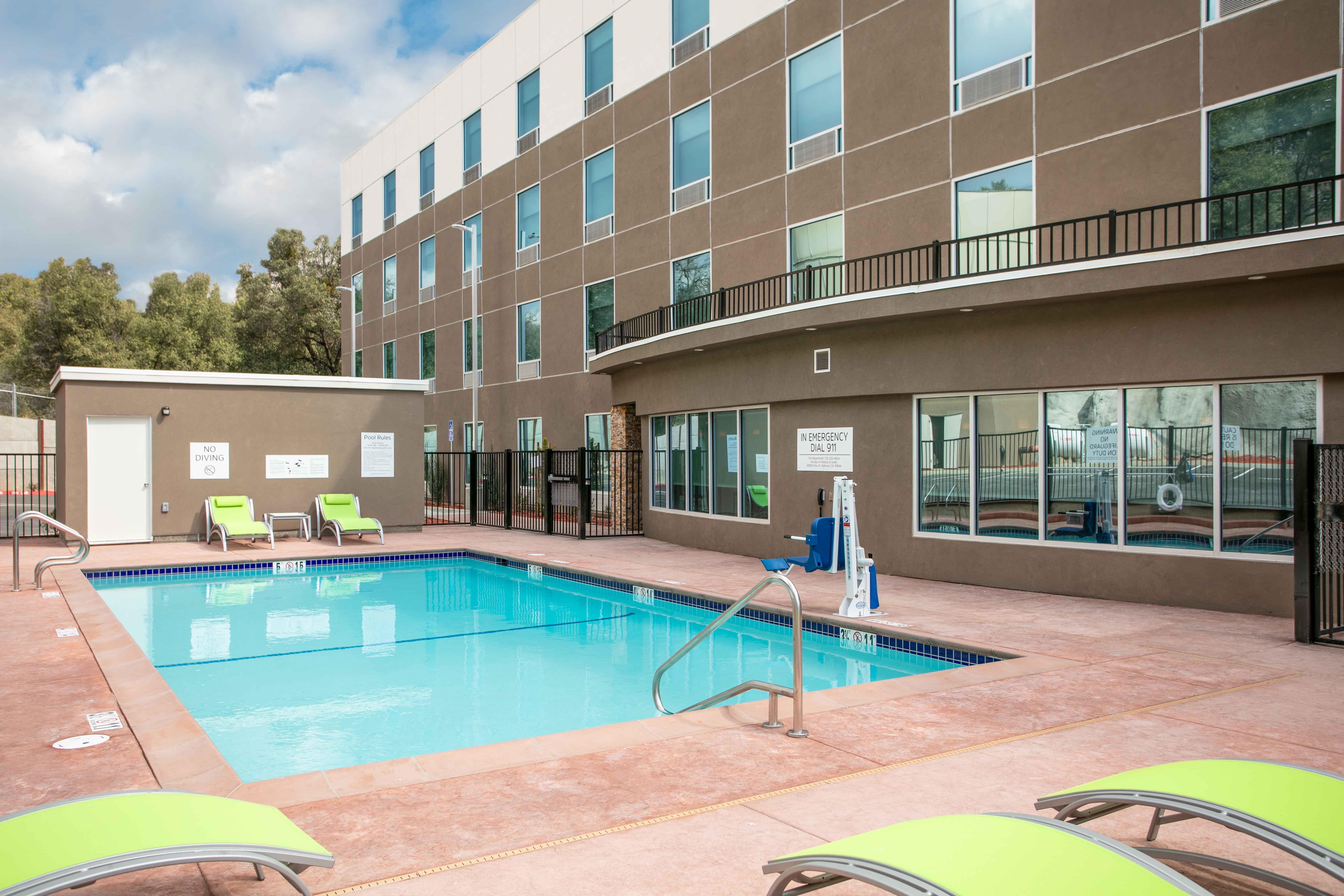 Holiday Inn Express & Suites Oakhurst-Yosemite Park Area By Ihg Exterior photo
