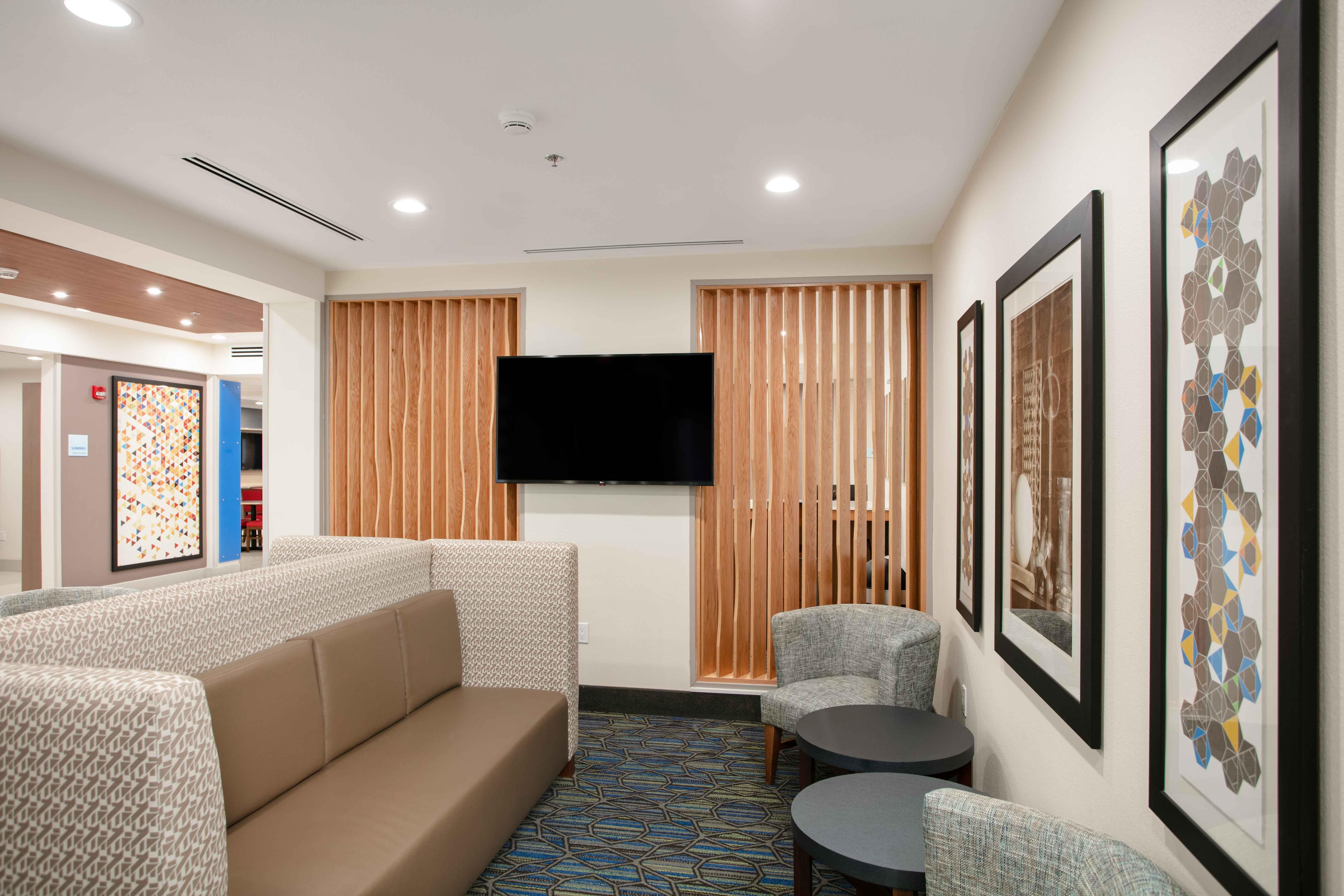 Holiday Inn Express & Suites Oakhurst-Yosemite Park Area By Ihg Exterior photo